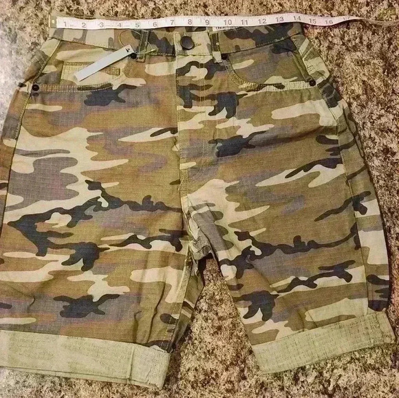 Women's ASOS Denim Camo Shorts Size US 6 UK 10 - Picture 11 of 11